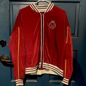 bomber jacket says xxl but make a large. Unisex